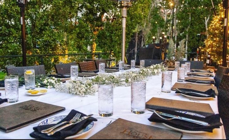 Terraza puesta para la cena